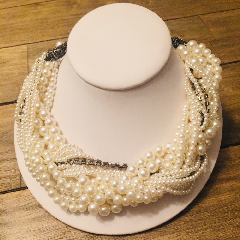 Chunky pearl necklace with diamanté detail